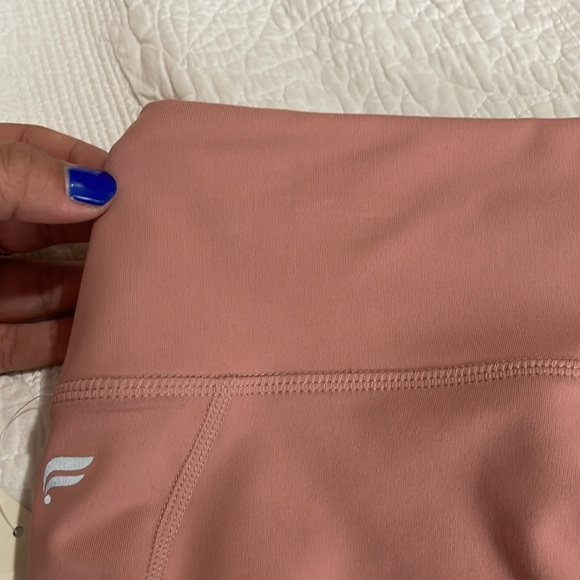 Fabletics high-waisted side pockets 7-8 legging. Pink/mauve. Size L. - Picture 5 of 7